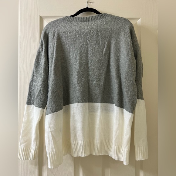 Lane Bryant Sweater Womens Gray White Colorblock Crew Neck Fuzzy Pullover-18/20 - Picture 2 of 3